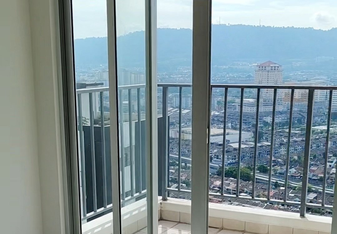 Balcony and sliding doors of an actual Axis Crown unit